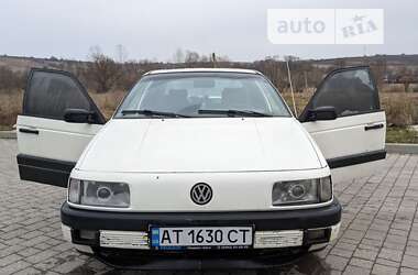 Седан Volkswagen Passat 1988 в Ивано-Франковске