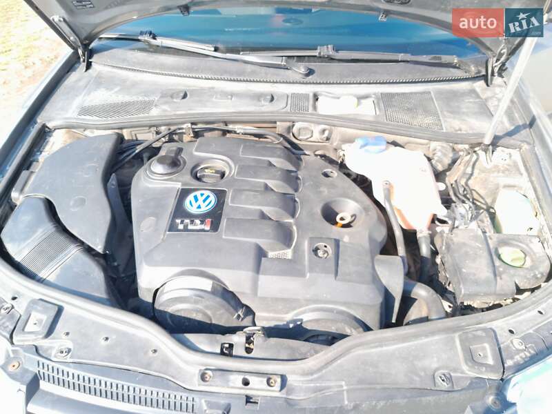 Универсал Volkswagen Passat 2003 в Хотине