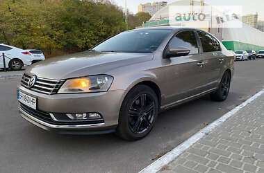 Седан Volkswagen Passat 2011 в Одессе
