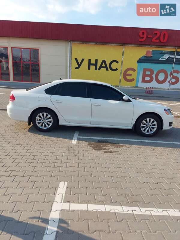 Седан Volkswagen Passat 2011 в Киеве