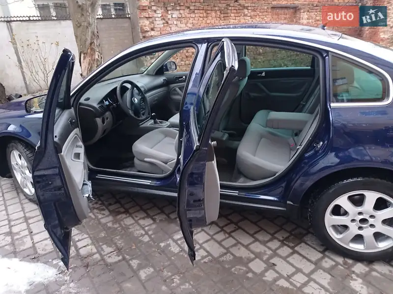 Седан Volkswagen Passat 2003 в 