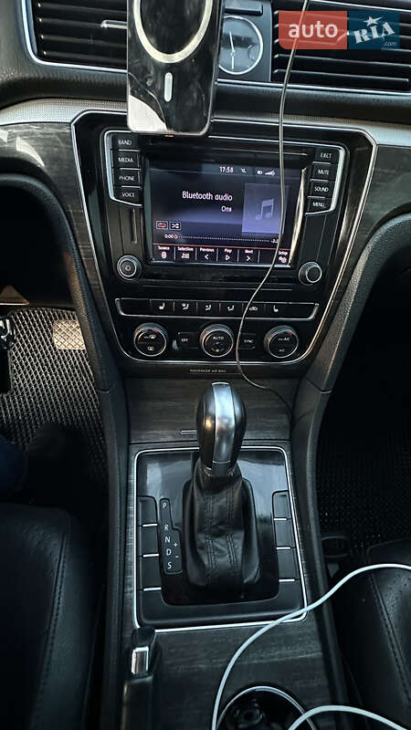 Седан Volkswagen Passat 2015 в Рівному