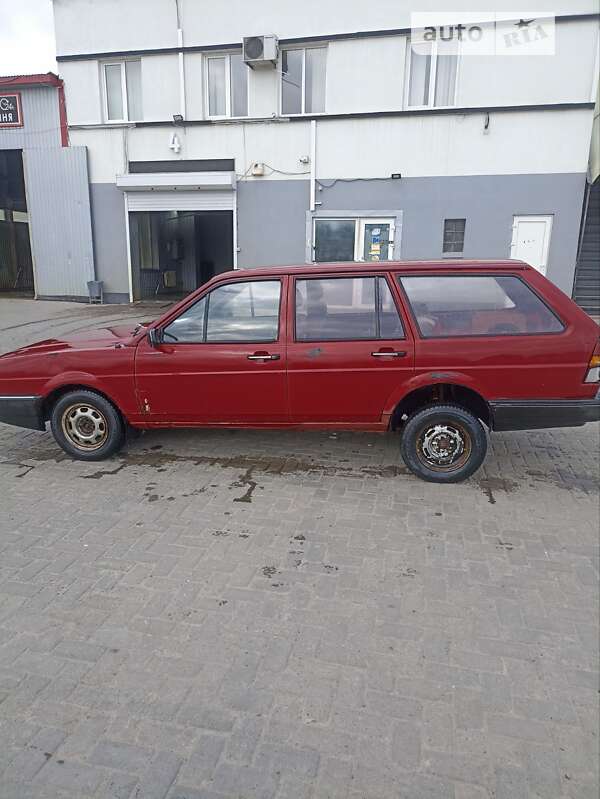 Універсал Volkswagen Passat 1985 в Чернівцях