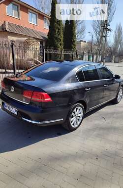 Седан Volkswagen Passat 2011 в Ужгороді