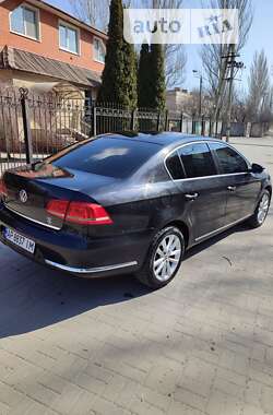 Седан Volkswagen Passat 2011 в Ужгороді