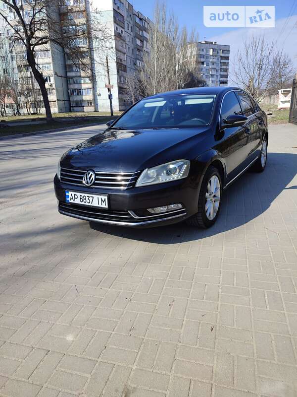 Седан Volkswagen Passat 2011 в Ужгороді