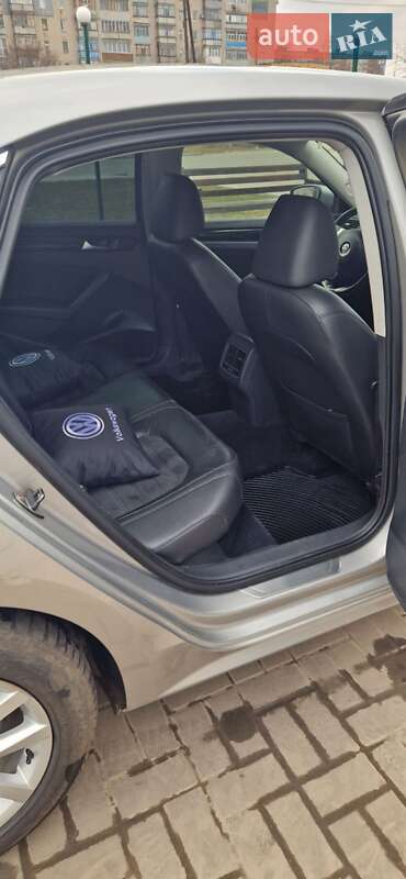 Седан Volkswagen Passat 2013 в Лозовой