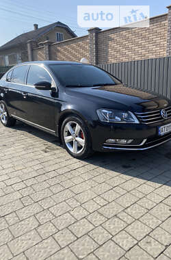 Седан Volkswagen Passat 2011 в Калуші