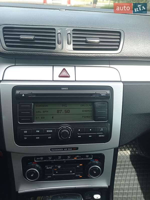 Универсал Volkswagen Passat 2010 в 