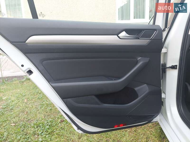 Универсал Volkswagen Passat 2017 в Коломые