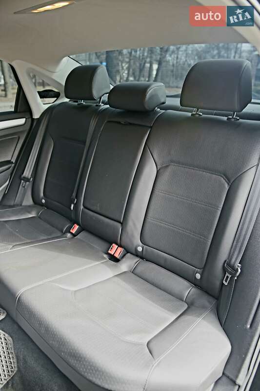 Седан Volkswagen Passat 2012 в Полтаве