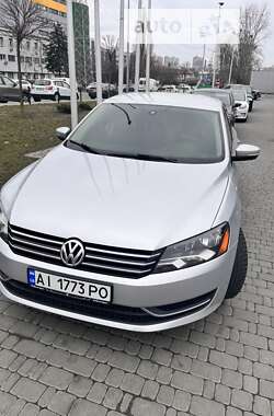 Седан Volkswagen Passat 2012 в Киеве