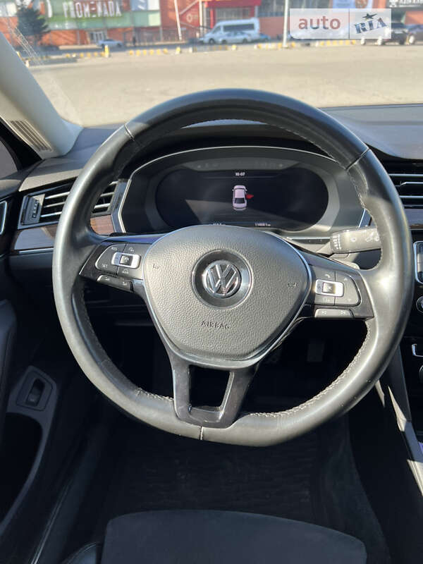 Седан Volkswagen Passat 2017 в Киеве