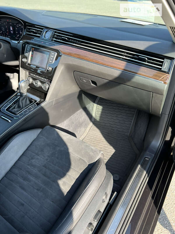 Седан Volkswagen Passat 2017 в Киеве