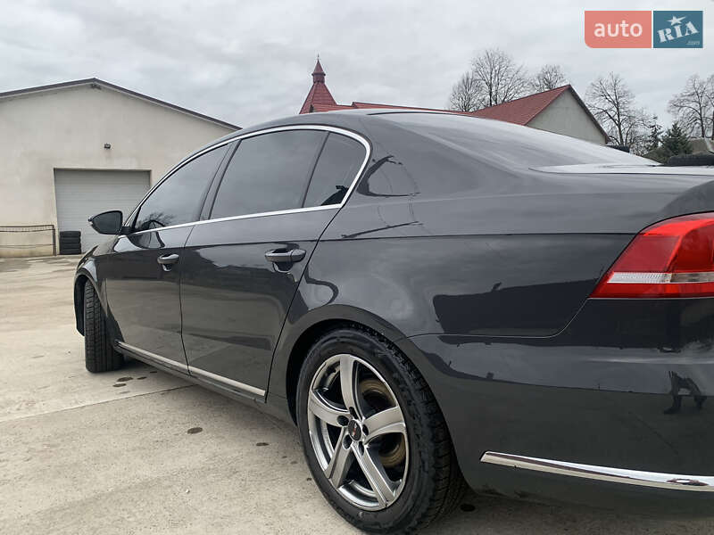 Седан Volkswagen Passat 2011 в Хусте