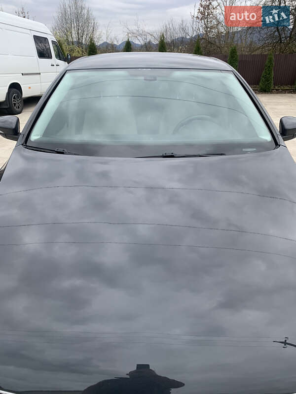 Седан Volkswagen Passat 2011 в Хусте