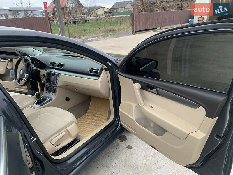 Седан Volkswagen Passat 2011 в Хусте
