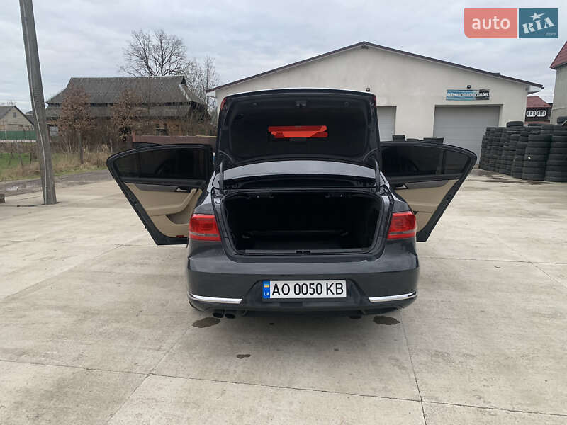 Седан Volkswagen Passat 2011 в Хусте