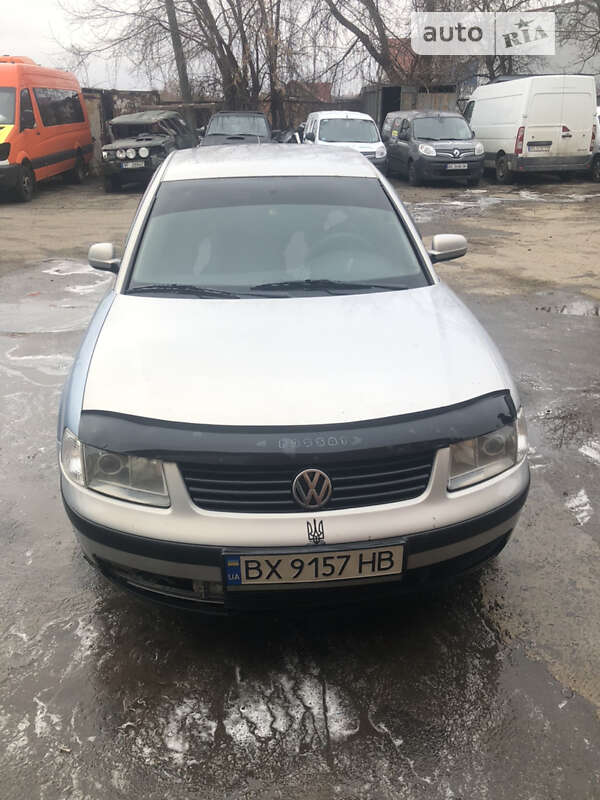 Седан Volkswagen Passat 1998 в Новій Ушиці