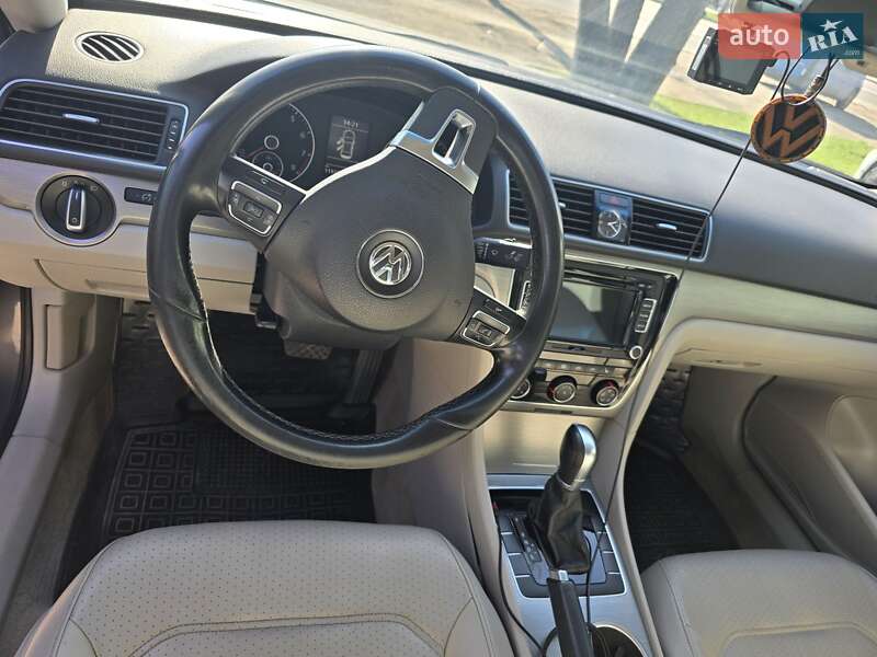 Седан Volkswagen Passat 2014 в Ивано-Франковске