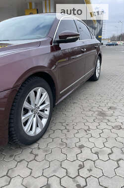 Седан Volkswagen Passat 2012 в Киеве