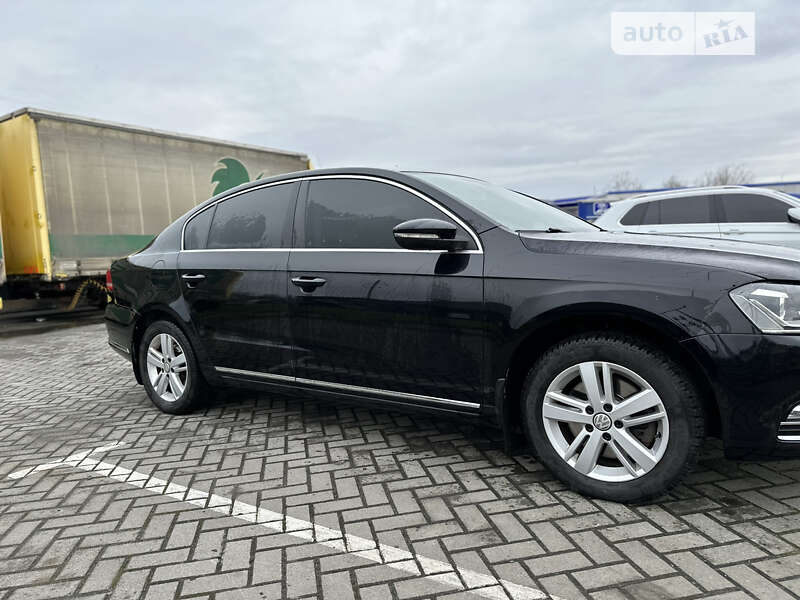 Седан Volkswagen Passat 2012 в Мукачево