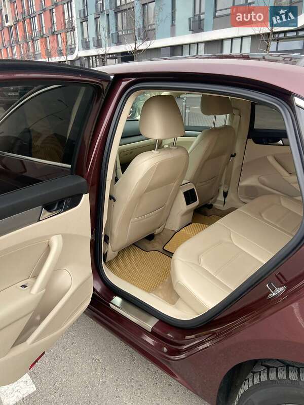 Седан Volkswagen Passat 2013 в Києві
