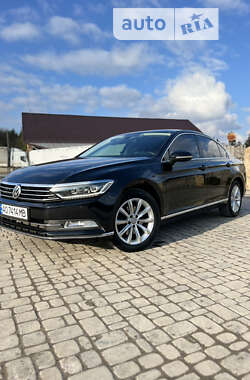 Седан Volkswagen Passat 2016 в Воловцю