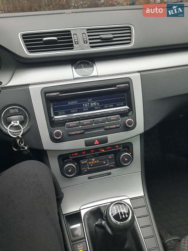 Седан Volkswagen Passat 2011 в Виннице