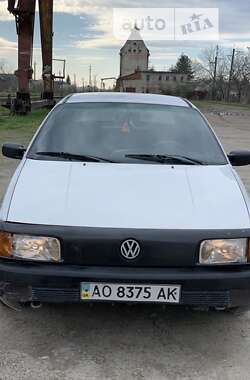 Седан Volkswagen Passat 1988 в Виноградове