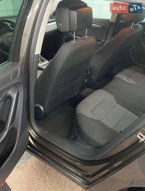 Седан Volkswagen Passat 2013 в Ровно