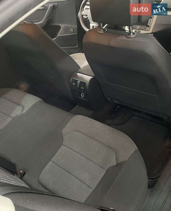 Седан Volkswagen Passat 2013 в Ровно