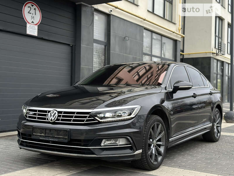 Седан Volkswagen Passat 2018 в Львове