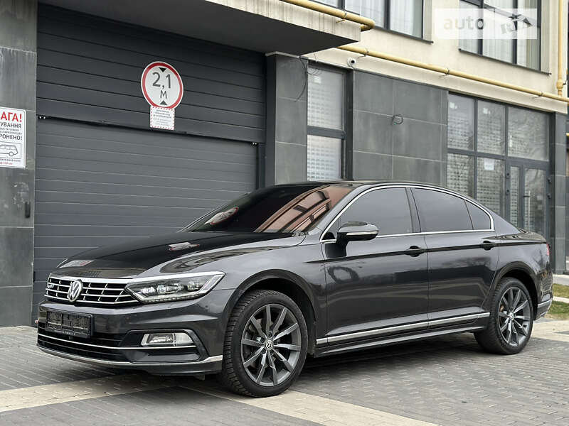Седан Volkswagen Passat 2018 в Львове
