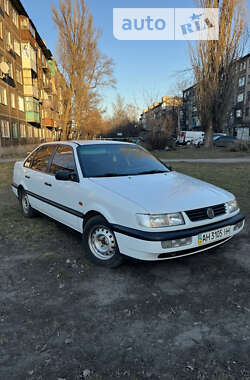 Седан Volkswagen Passat 1994 в Добропіллі