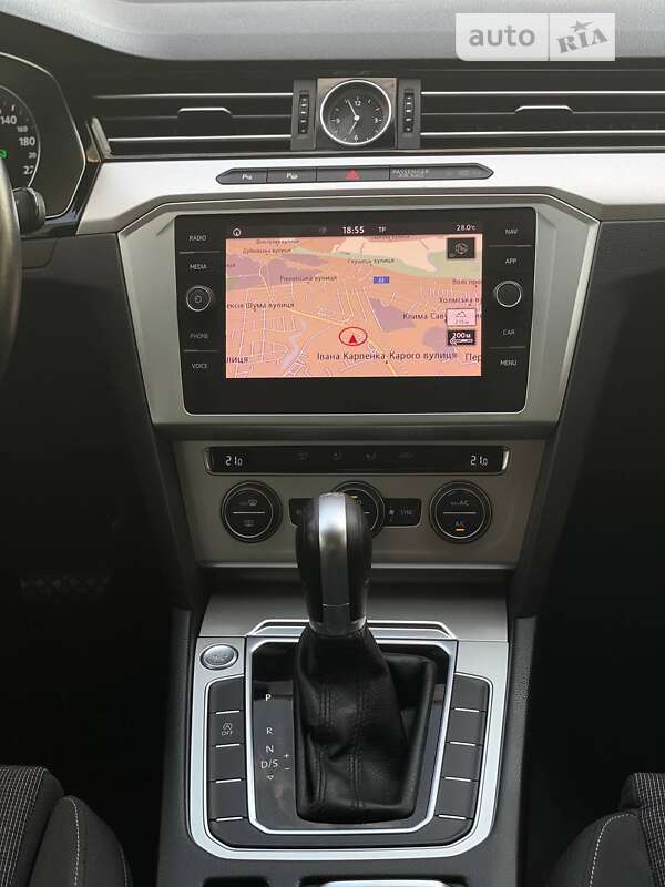 Седан Volkswagen Passat 2017 в Луцке