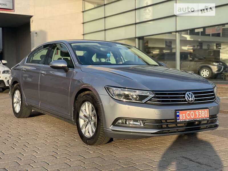 Седан Volkswagen Passat 2017 в Луцке
