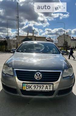Седан Volkswagen Passat 2005 в Киеве