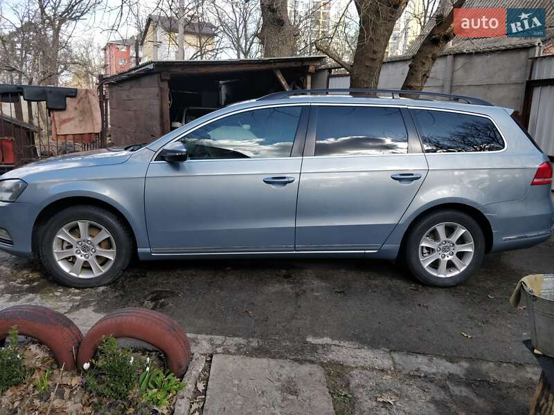 Універсал Volkswagen Passat 2013 в Ірпені
