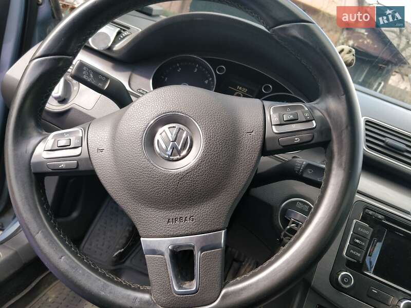 Універсал Volkswagen Passat 2013 в Ірпені