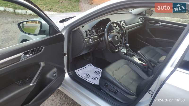 Седан Volkswagen Passat 2016 в Луцке