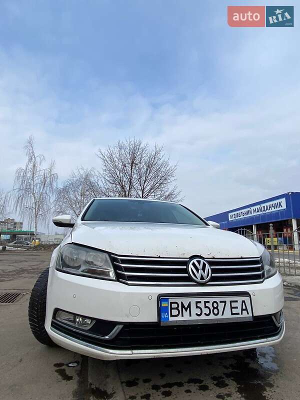 Універсал Volkswagen Passat 2012 в Сумах