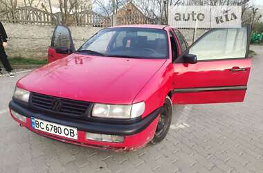 Седан Volkswagen Passat 1995 в Городку
