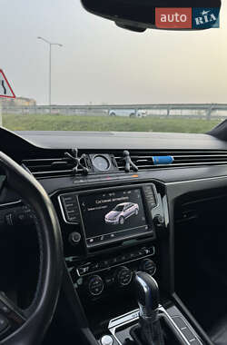 Седан Volkswagen Passat 2015 в Львове