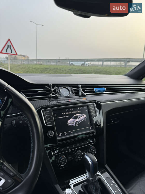 Седан Volkswagen Passat 2015 в Львове