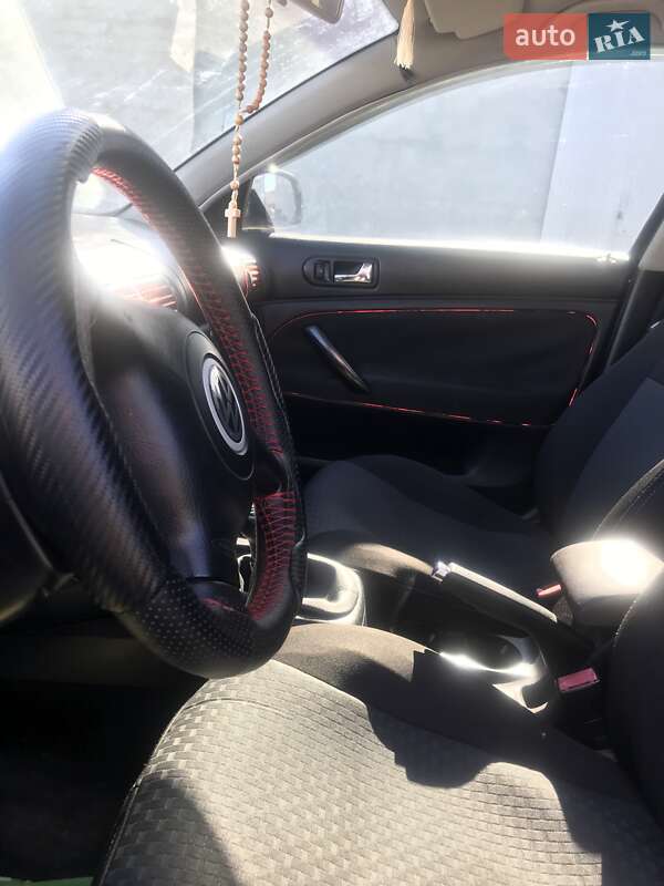 Универсал Volkswagen Passat 2001 в Городенке