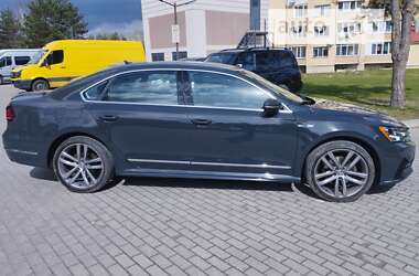 Седан Volkswagen Passat 2017 в Новояворовске