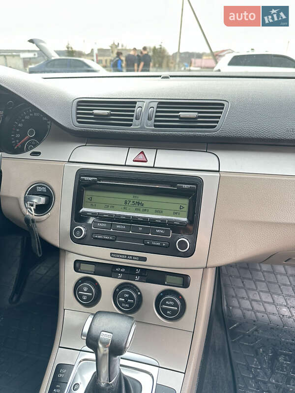 Универсал Volkswagen Passat 2009 в Новой Ушице