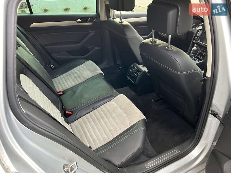 Универсал Volkswagen Passat 2015 в Киеве