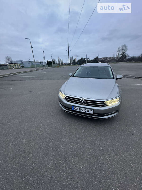 Универсал Volkswagen Passat 2017 в Киеве